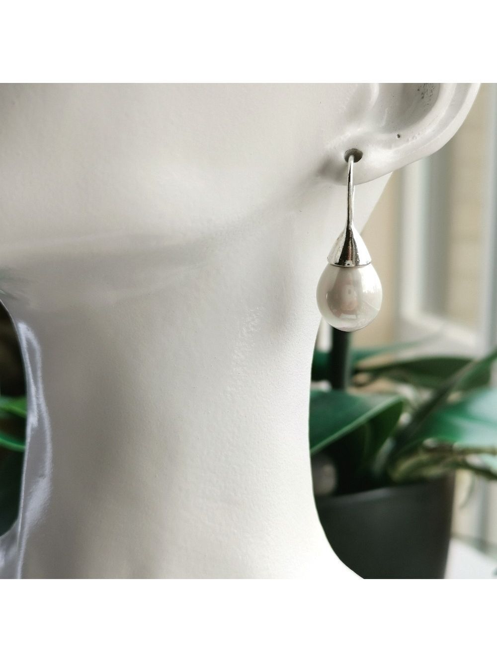 White Shell Pearl drop earrings In silver ๐ - Picture 7 of 8